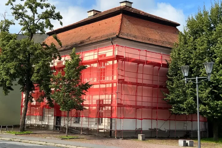 Amthauptmannshaus Oranienburg mit Gerüst vor Sanierung