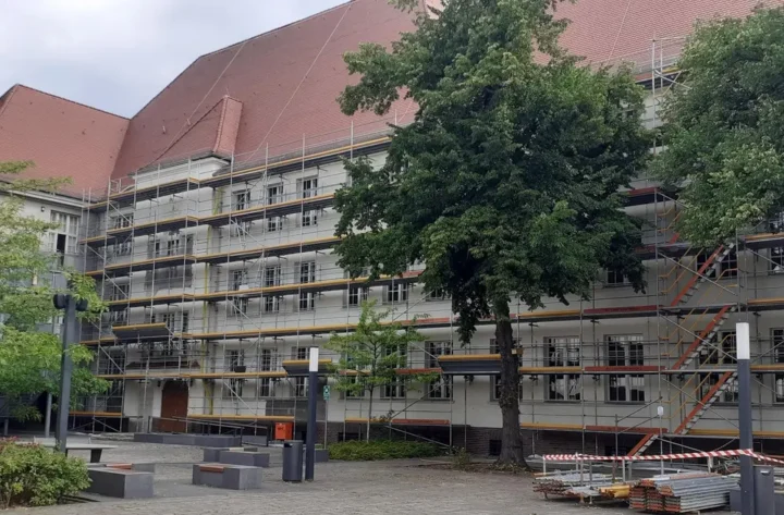 Bildungszentrum Oranienburg während Fassadensanierung