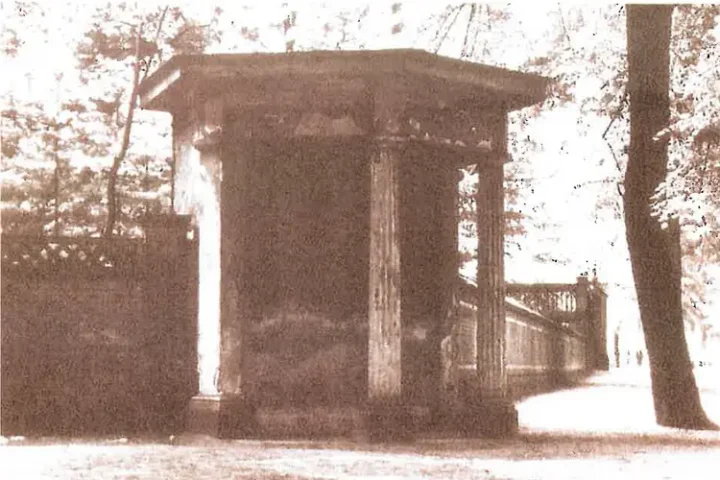 Ecktempel im Tempelgarten Neuruppin 1953